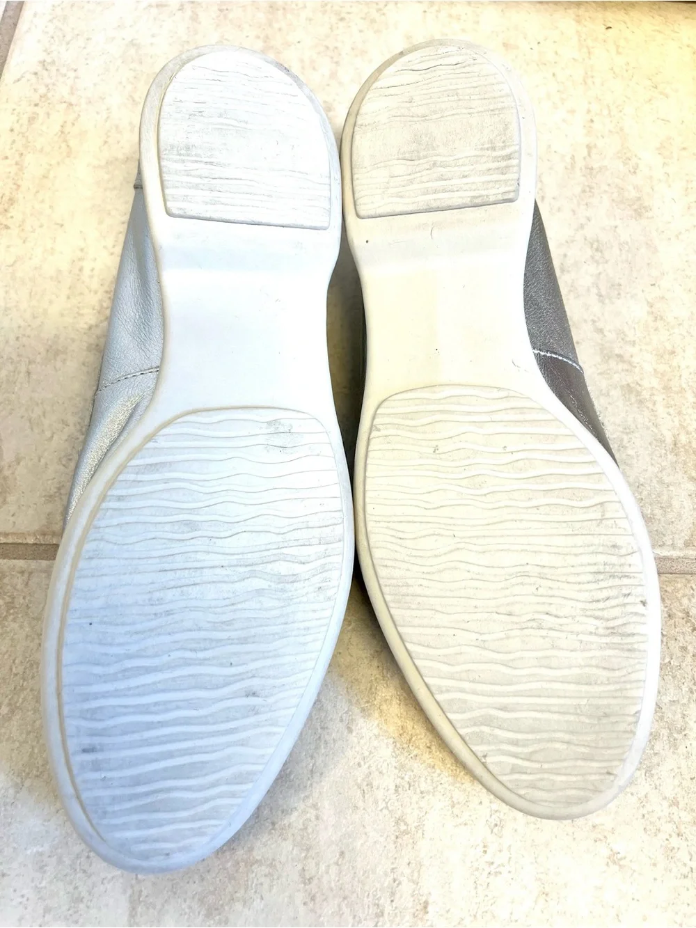 Naturalizer 7.5 Cecilia Leather Bit Buckle Loafers metallic silver preppy classy